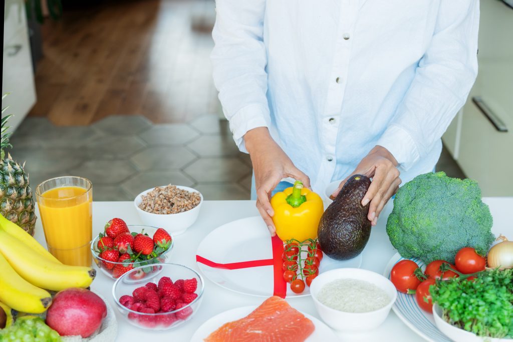 Female nutritionist expert.